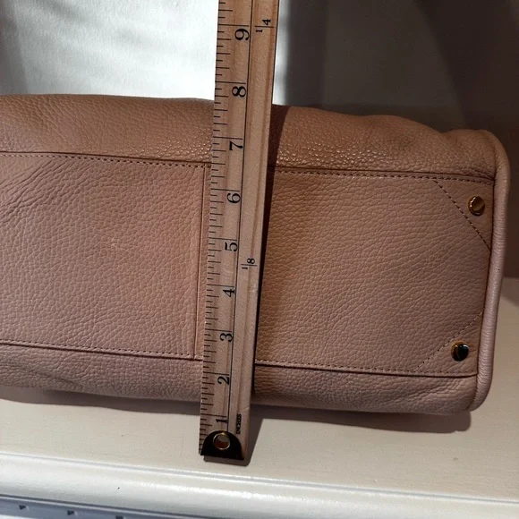 Banana Republic Elegant Beige Soft Pink Leather Shoulder Bag - Picture 10 of 15